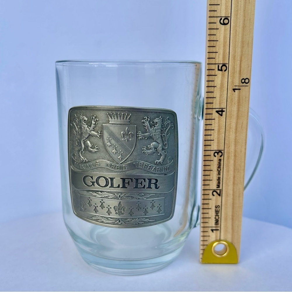 Elegant Glass Mug with Pewter Golfer Emblem - Picture 9 of 10